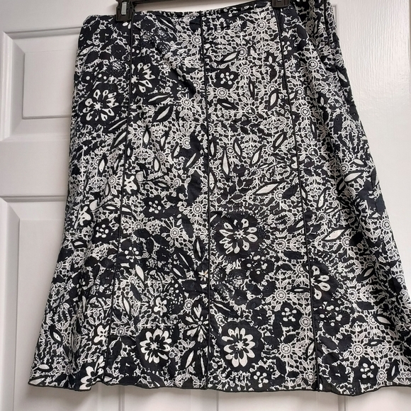 Nine West Nine & Co. Black & White Cotton Eyelet A-line Skirt w Side Zip. - Picture 2 of 13